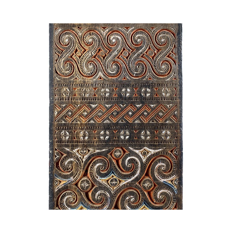 Panneau ancien en bois sculpté, partie avant d'une maison Tongkonan, peuple Toraja