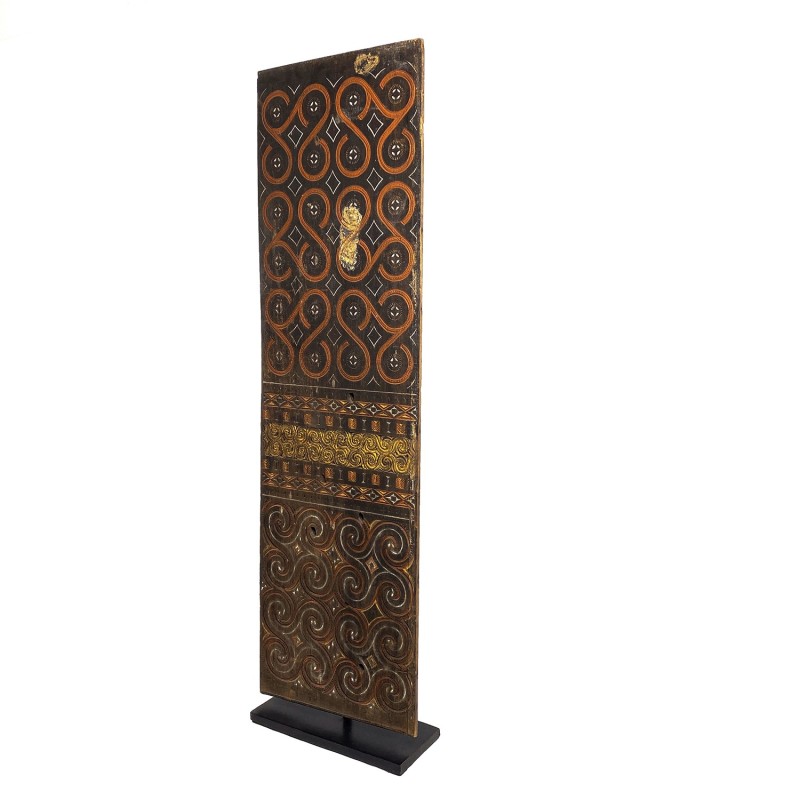 Panneau ancien en bois sculpté, partie avant d'une maison Tongkonan, peuple Toraja