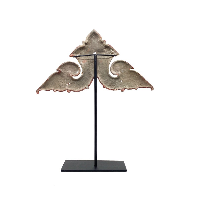 Panneau ancien en étain moulé et peinture dorée, partie décorative extérieure d'un temple birman ( 2 exemplaires disponibles)