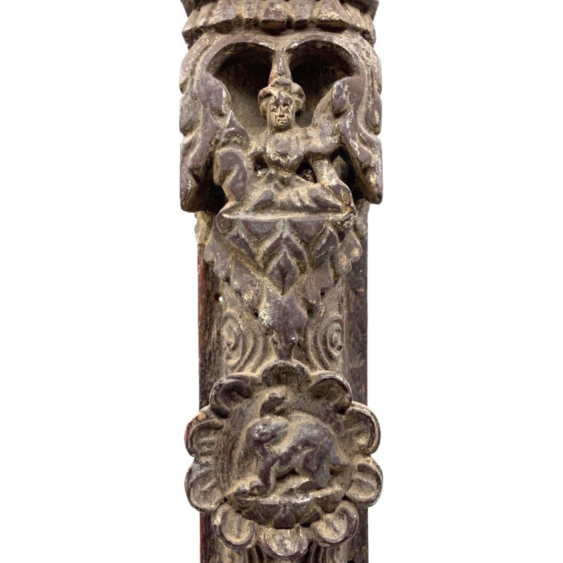 Poutre ancienne d'autel de maison balinaise sculptée finement dans du bois