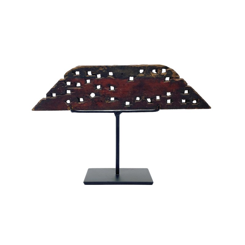 Panneau, frise ancienne  ajourée en bois sculpté, partie d'une maison indo-chinoise, scène de vie à la cour, île de Sumatra