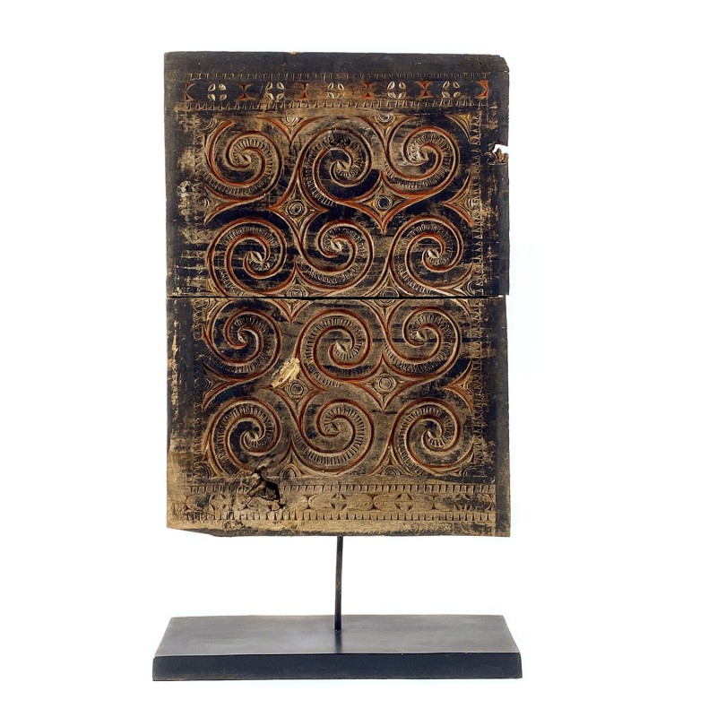 Panneau ancien en bois sculpté, partie avant d'une maison Tongkonan, peuple Toraja