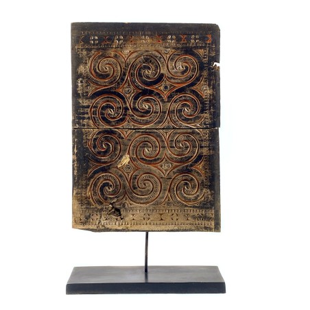 Panneau ancien en bois sculpté, partie avant d'une maison Tongkonan, peuple Toraja