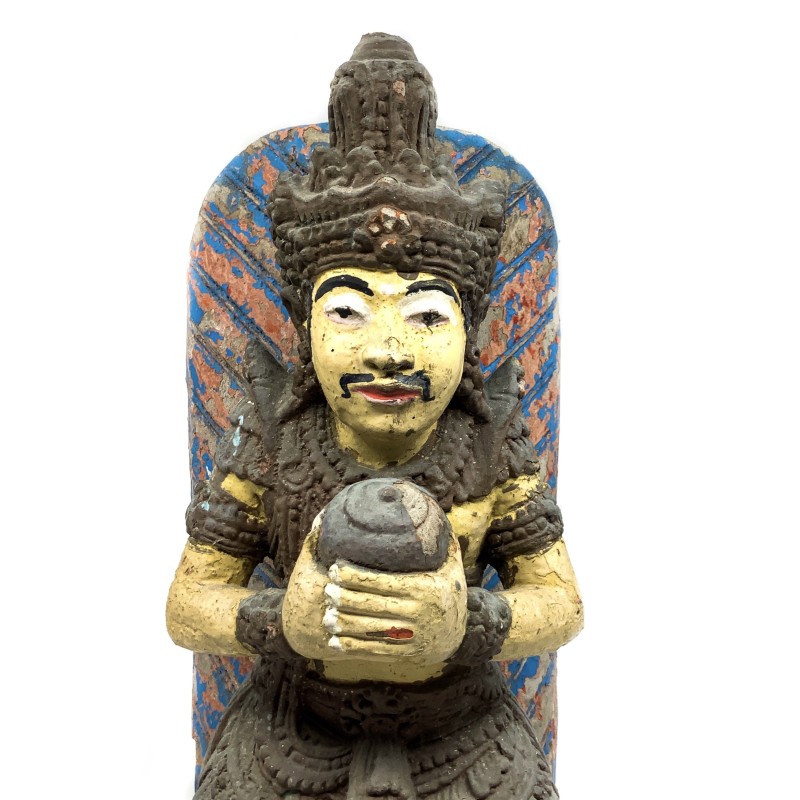 Statue d'un personnage balinais, partie de maison balinaise en ciment moulé peint