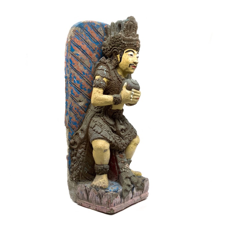 Statue d'un personnage balinais, partie de maison balinaise en ciment moulé peint