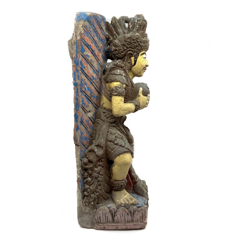 Statue d'un personnage balinais, partie de maison balinaise en ciment moulé peint