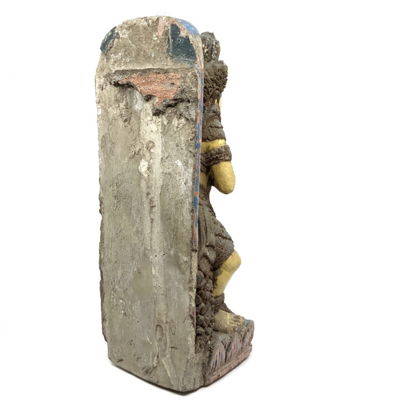 Statue d'un personnage balinais, partie de maison balinaise en ciment moulé peint