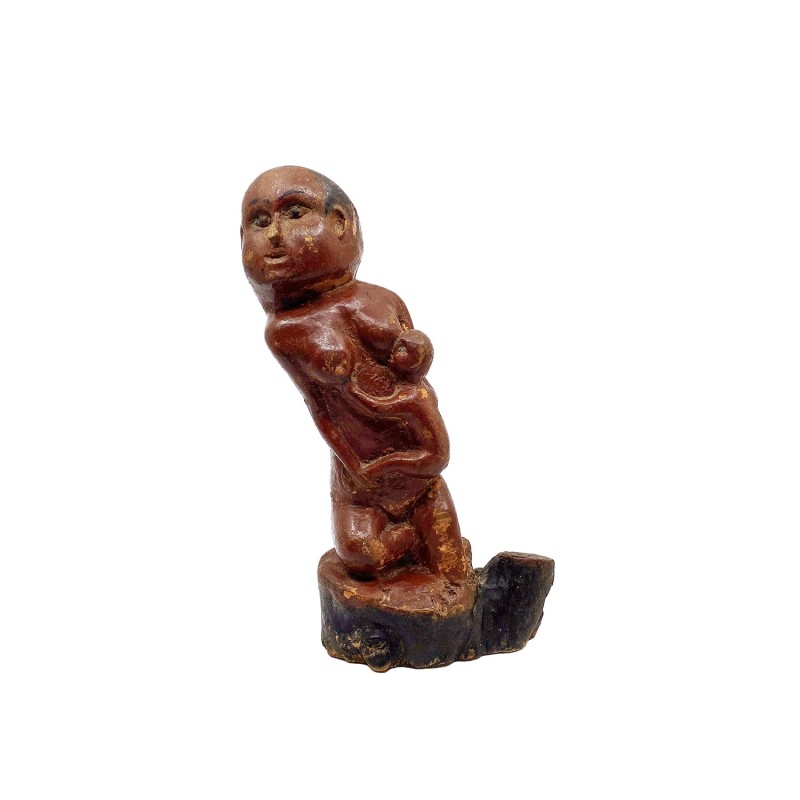 Statue  ancienne art brut scène de maternité en bois dur