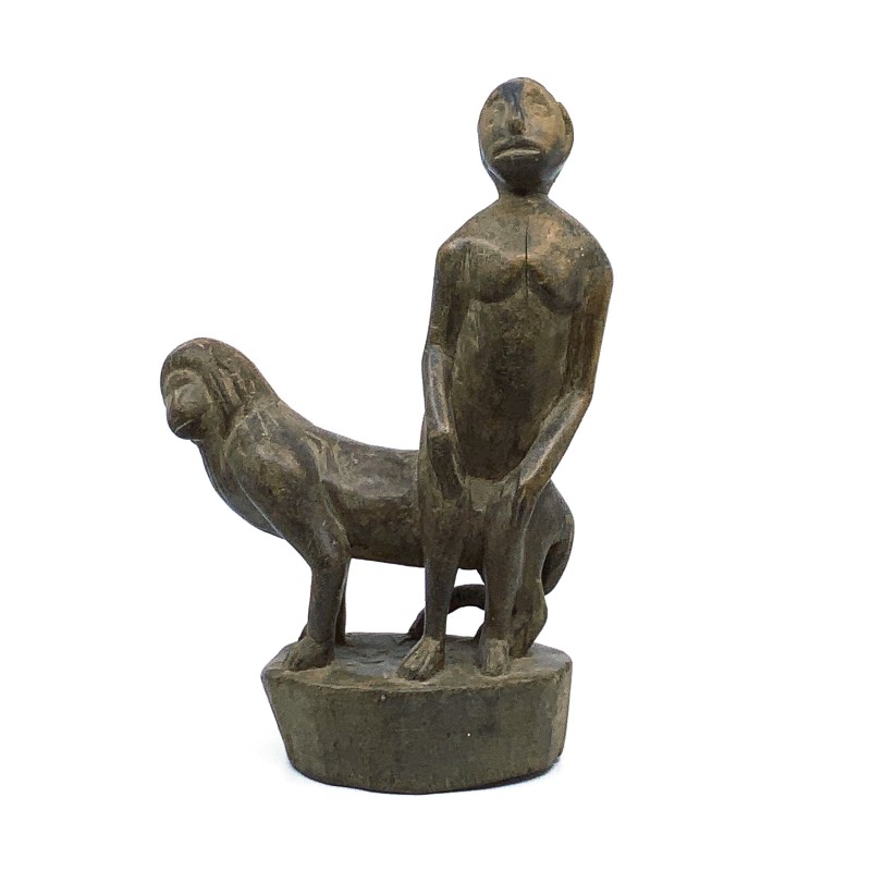 Statue primitive homme assis sur animal en bois tendre