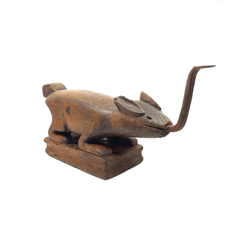 Statue ancienne en bois zoomorphe lapin râpe pour chair de noix de coco