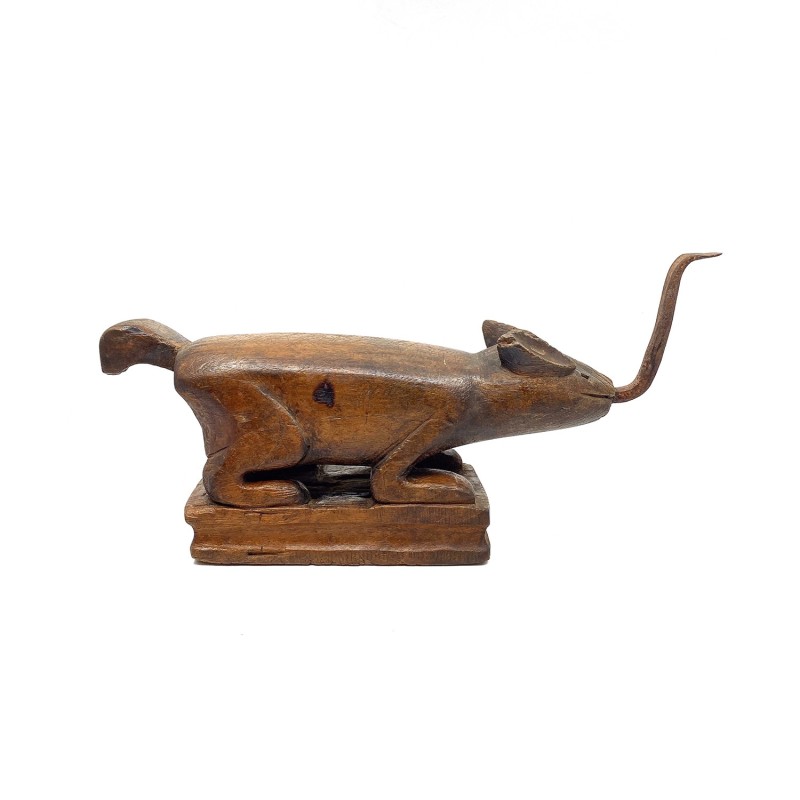 Statue ancienne en bois zoomorphe lapin râpe pour chair de noix de coco