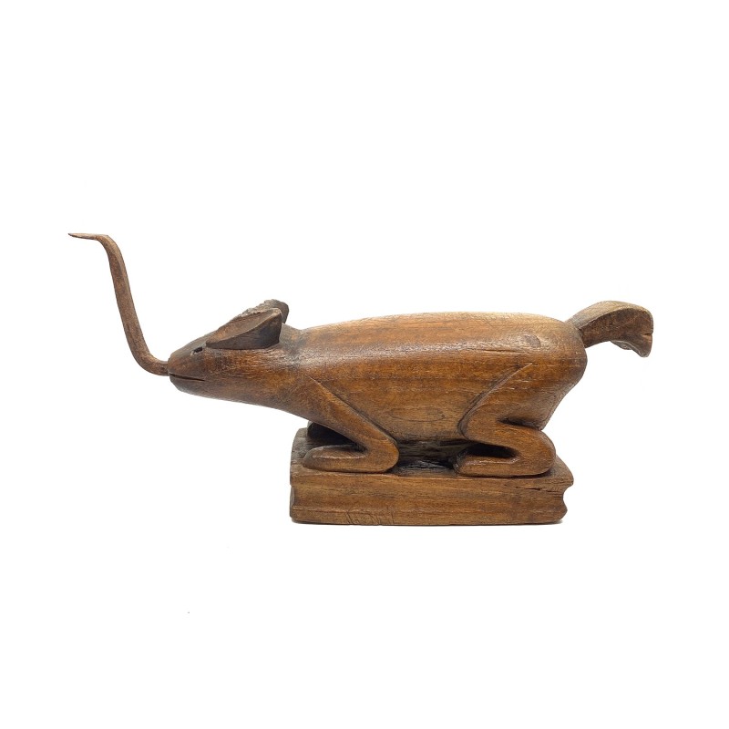 Statue ancienne en bois zoomorphe lapin râpe pour chair de noix de coco