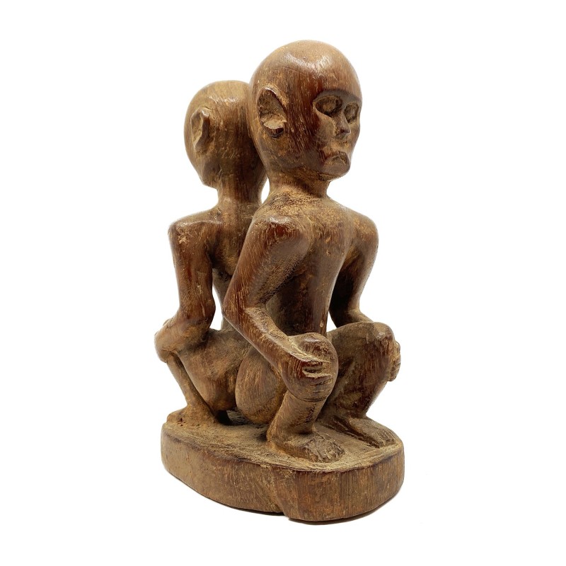 Statue primitive double personnages accroupis dos à dos  bois sculpté Dayak Bornéo