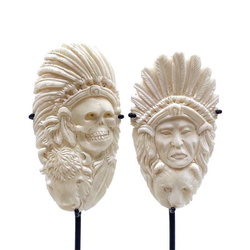 Duos de camés chefs indiens et leur animal symbole sculptés dans de l'os