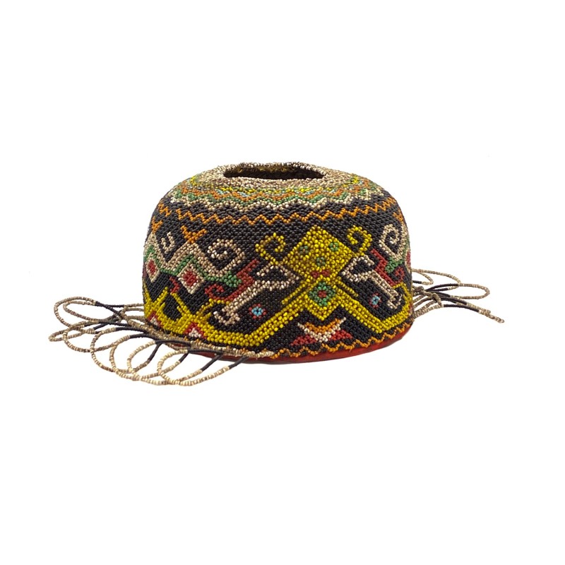 Coiffe de cérémonie en perles ethnie Dayak Kalimantan île de Bornéo