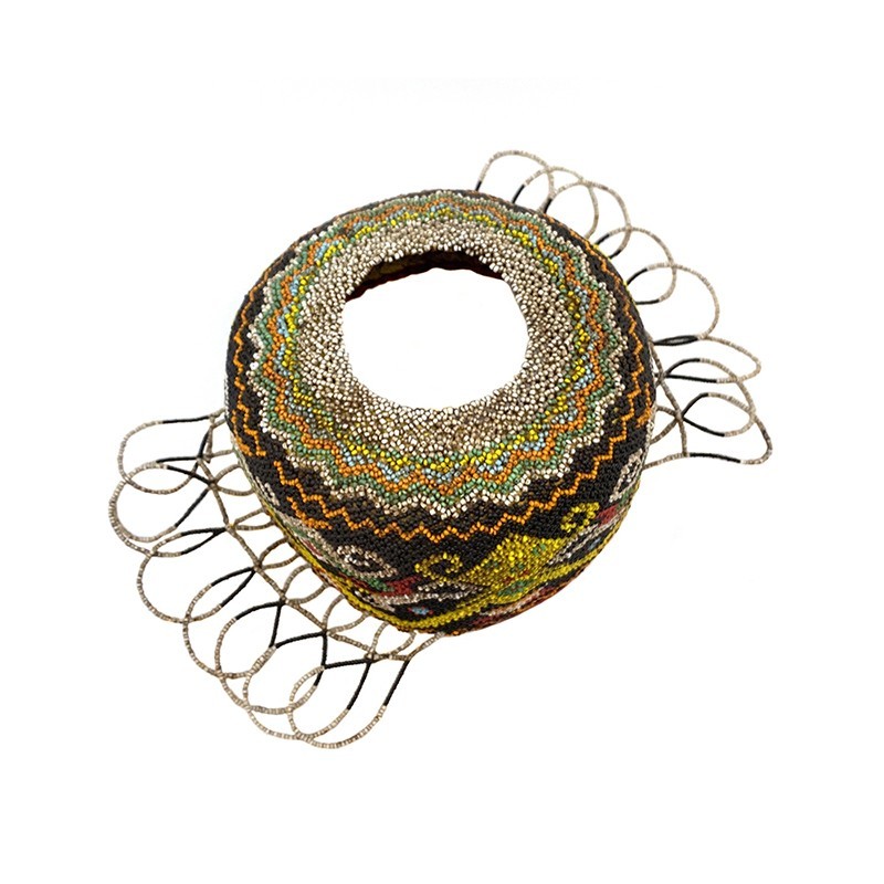 Coiffe de cérémonie en perles ethnie Dayak Kalimantan île de Bornéo