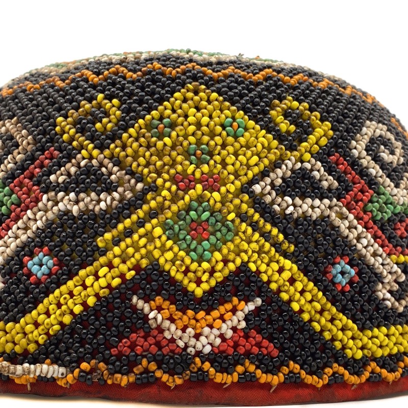 Coiffe de cérémonie en perles ethnie Dayak Kalimantan île de Bornéo