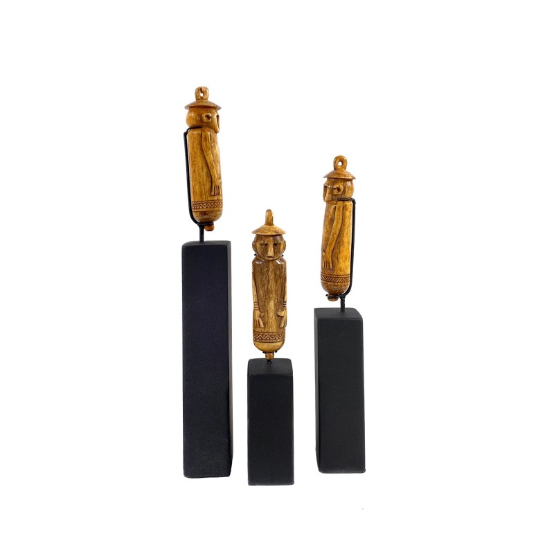 Fétiches protecteurs aux chapeaux en os de l'île de Timor