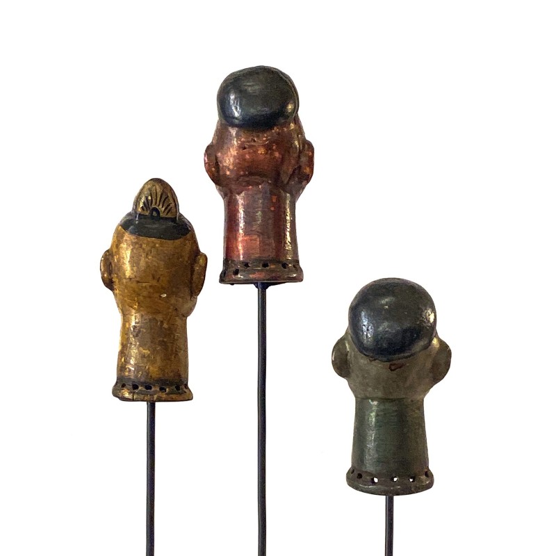 Trio de petites têtes de marionnettes chinoises anciennes Indo-chinoise nommées Potei