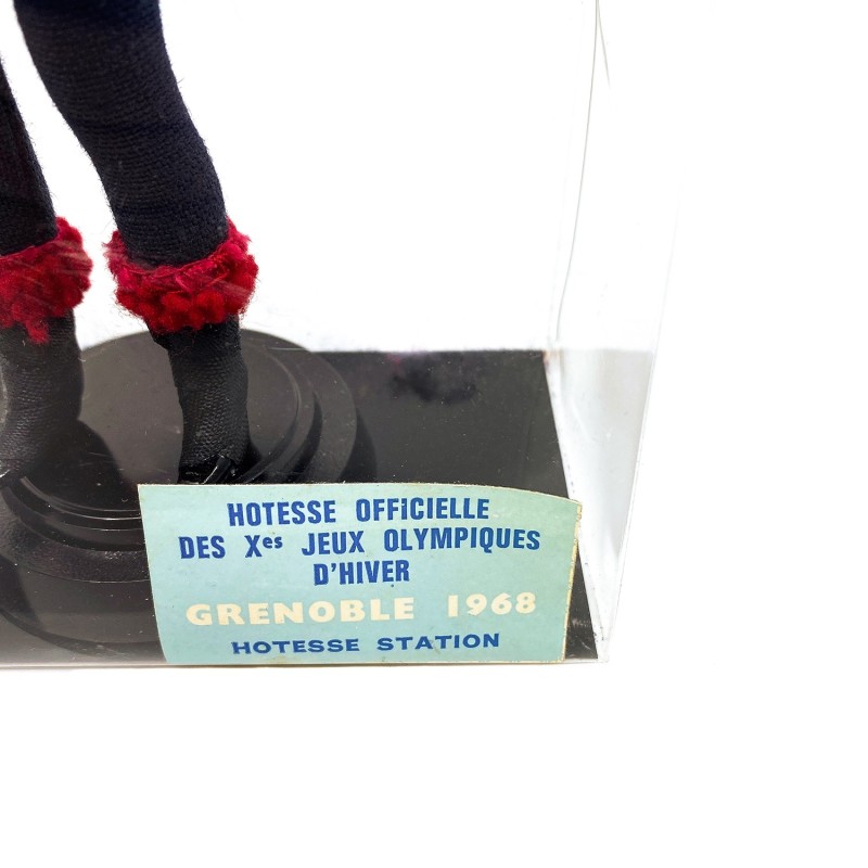 Poupée hôtesse officielle vintage des Jeux Olympiques de Grenoble 1968 dans sa boîte d'origine