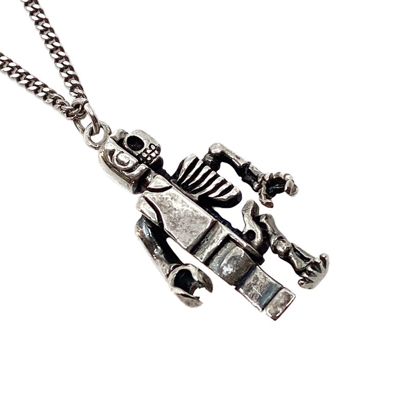 Pendentif mini robot bi-face façon Mémento Mori en laiton argenté