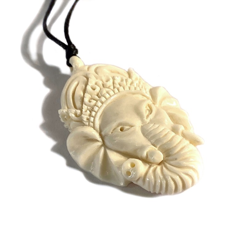 Pendentif éléphant Ganesha sculpté dans de l'os
