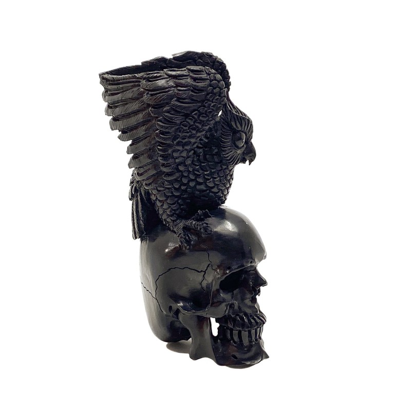 Crâne sculpté en corne et son hibou
