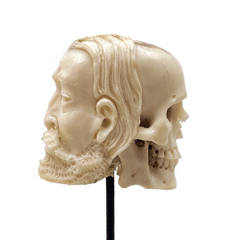 Crâne double sculpté corne chevreuil façon Mémento Mori