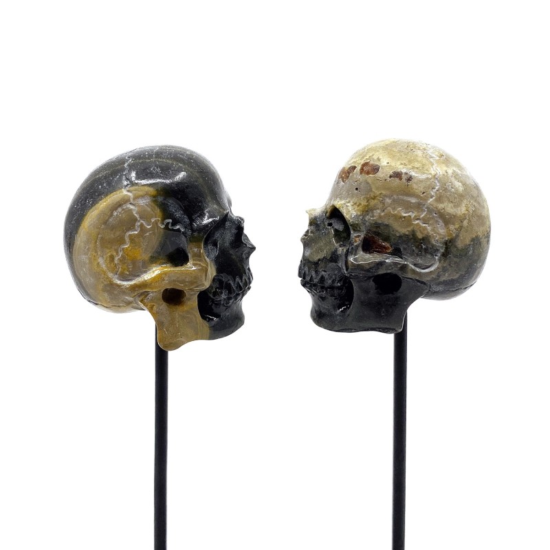 Crânes sculptés dans de la pierre Bumbelbee