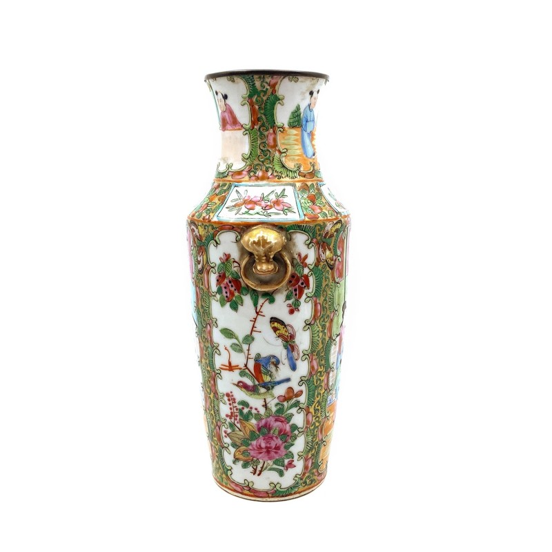 Vase chinois aux personnages en porcelaine