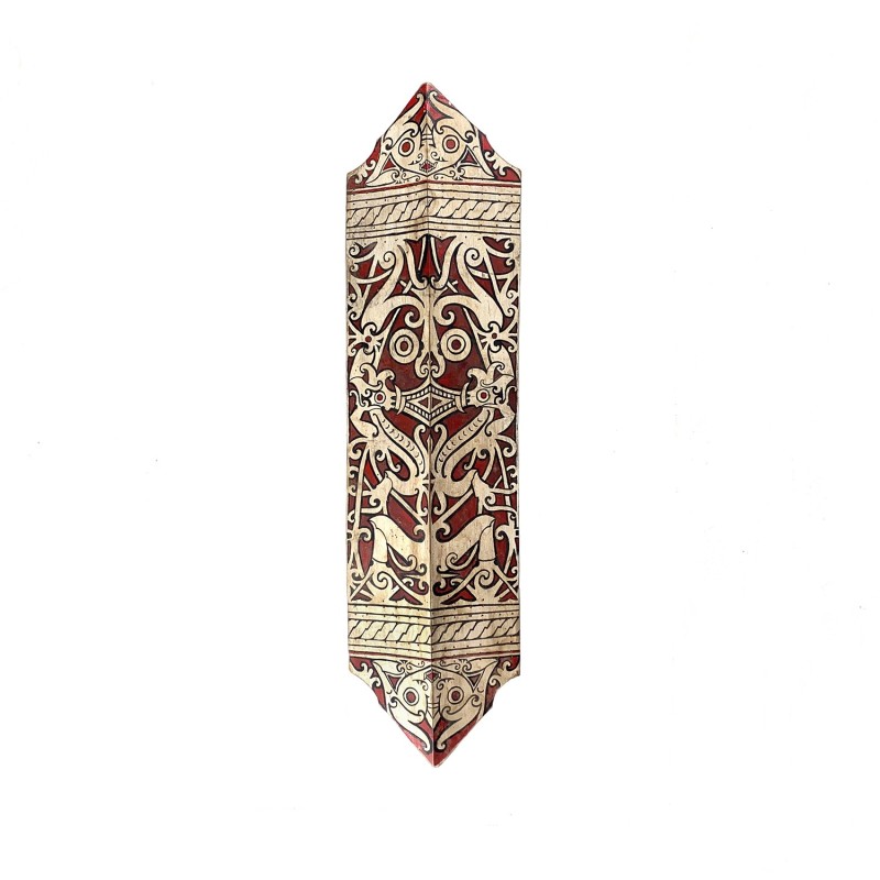 Grand bouclier de cérémonie Dayak en bois sculpté, peinture aux pigments naturels