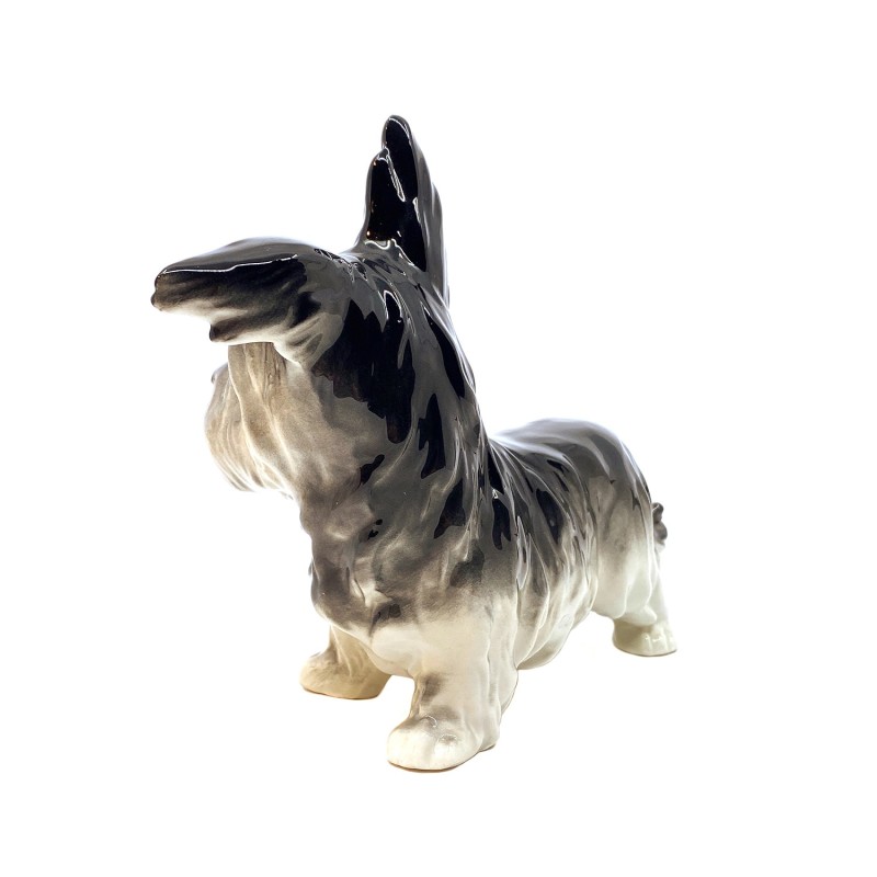 Chien scottish terrier en porcelaine