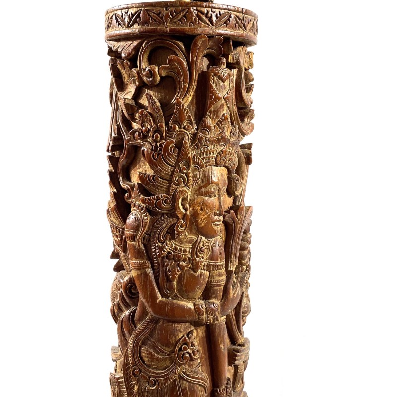 Lampe d'ambiance en bois finement sculpté, provenant  d'un hôtel balinais, années 1950